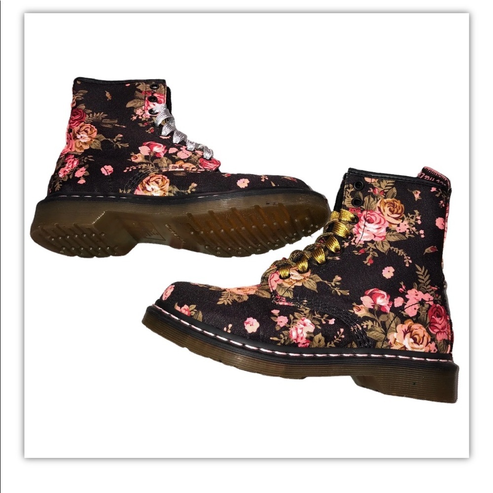 Doc Martens Pascal Floral canvas Combat Boots Sz 7 11821 Pink Black like new
